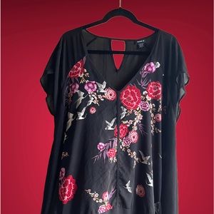 Torrid size 3 swing top with shark tooth hem